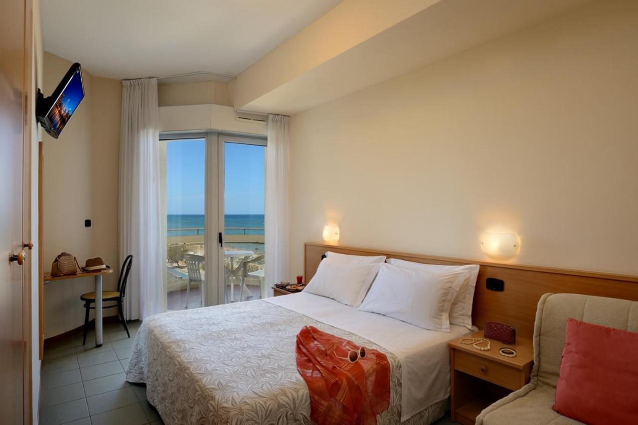 Hotel Nuovo Diana 西尼加利亚 外观 照片