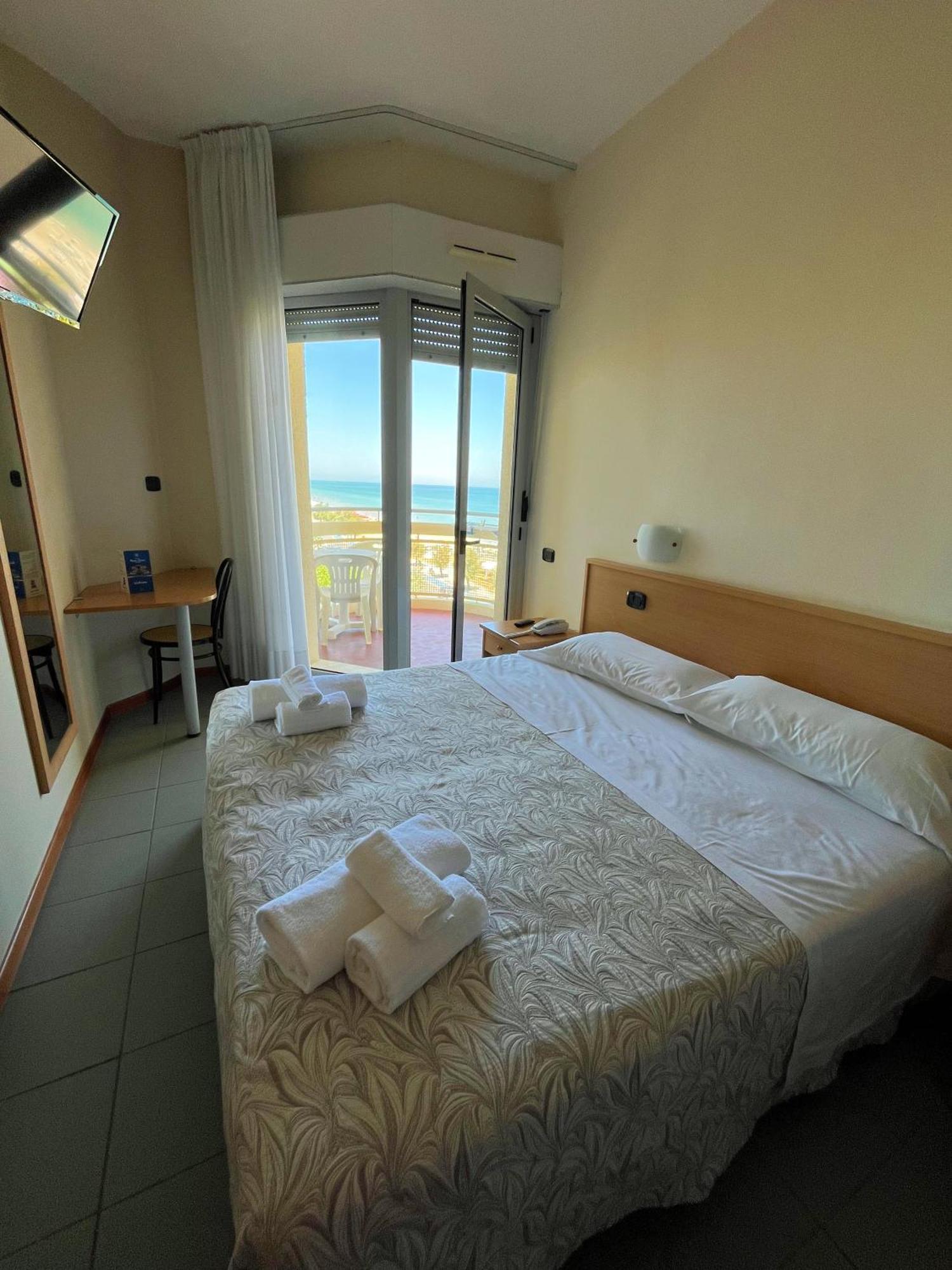 Hotel Nuovo Diana 西尼加利亚 外观 照片